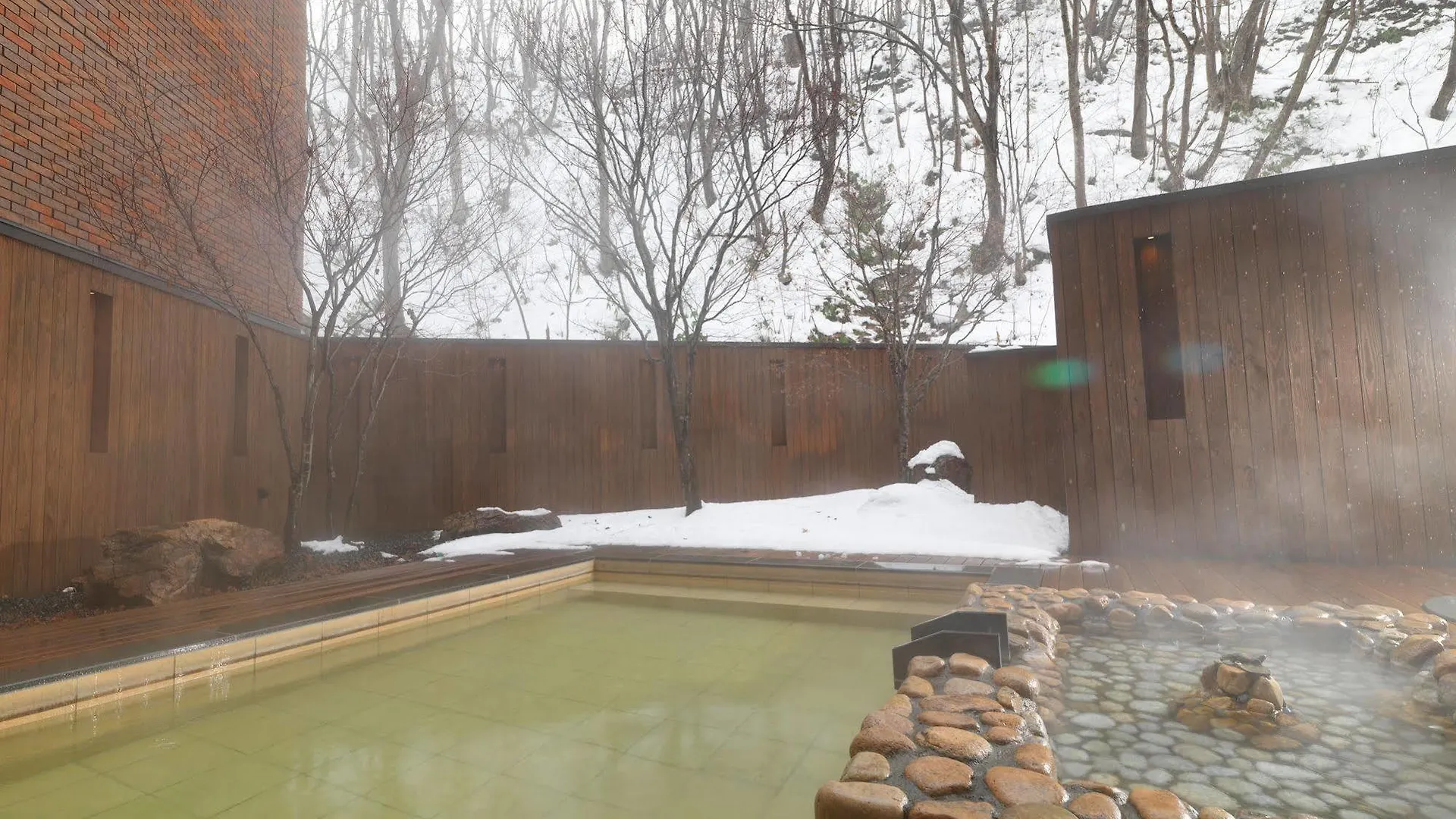 **** Ryokan (tradycyjny japoński pensjonat lub zajazd) Hotel Niseko Konbu Onsen Tsuruga Moku-No-Sho Japonia